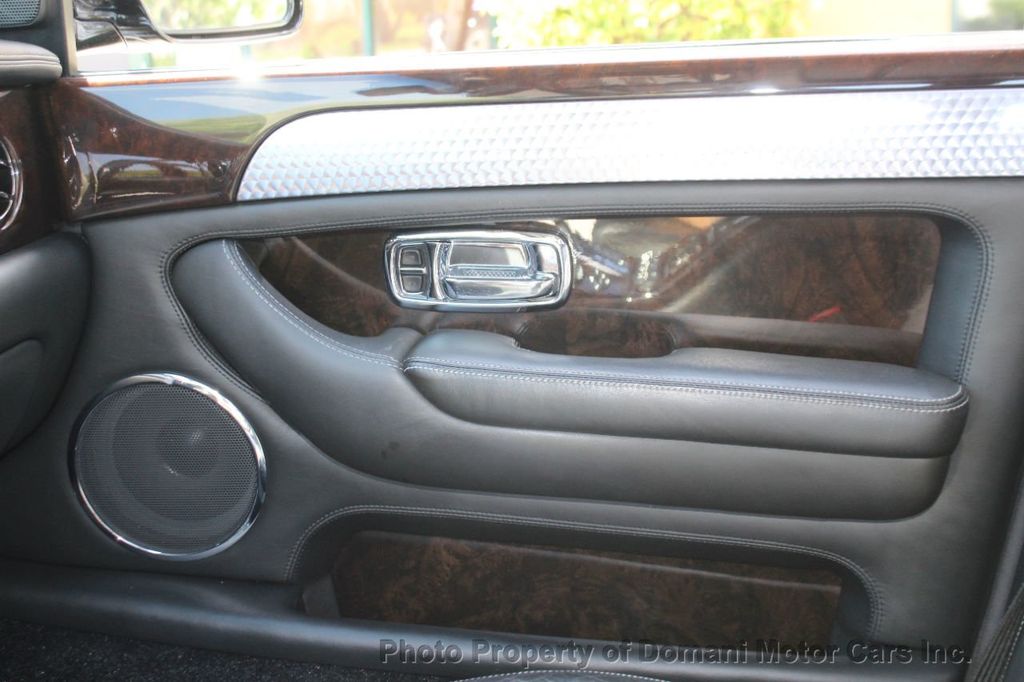 2004 Bentley Arnage photo 18