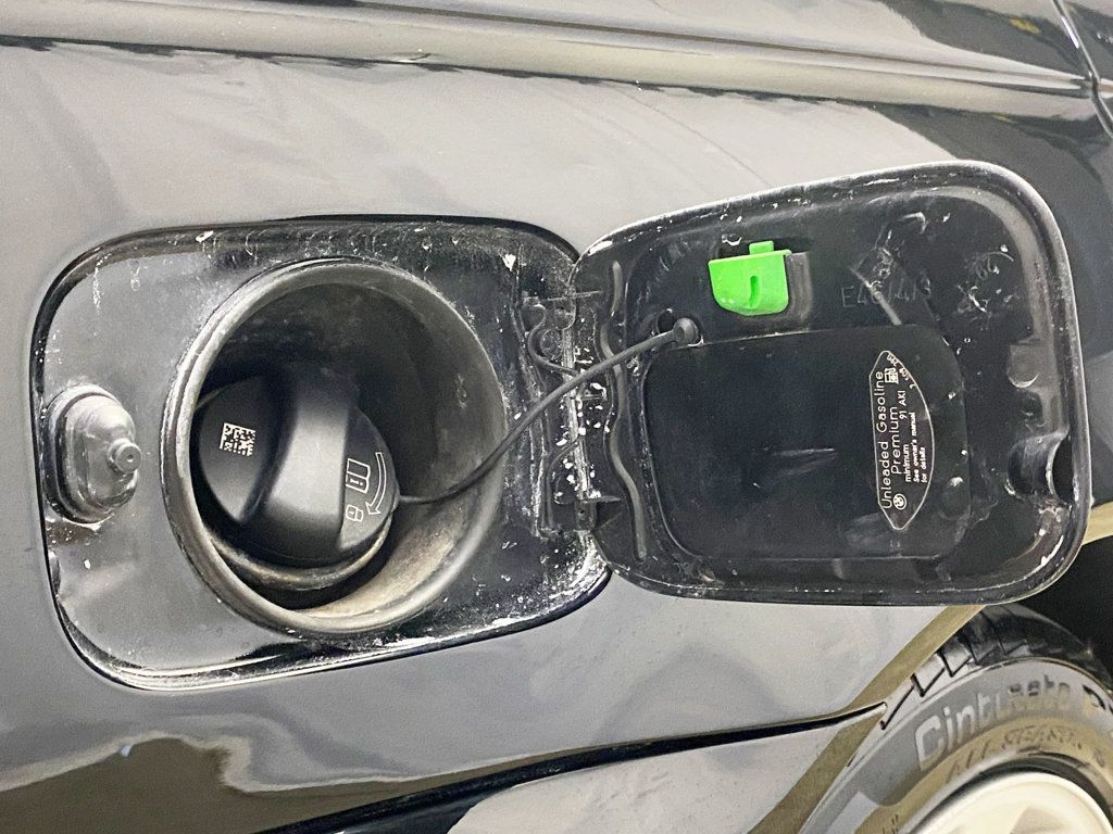 2004 BMW 3 Series 330xi - 22903619 - 13