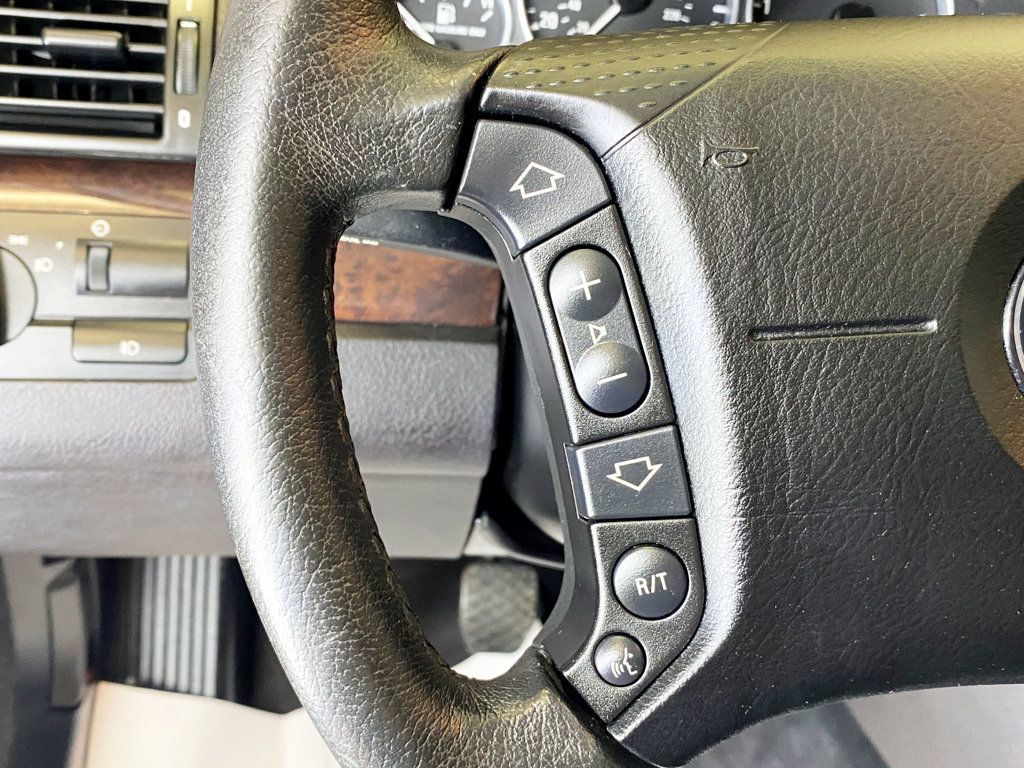 2004 BMW 3 Series 330xi - 22903619 - 21