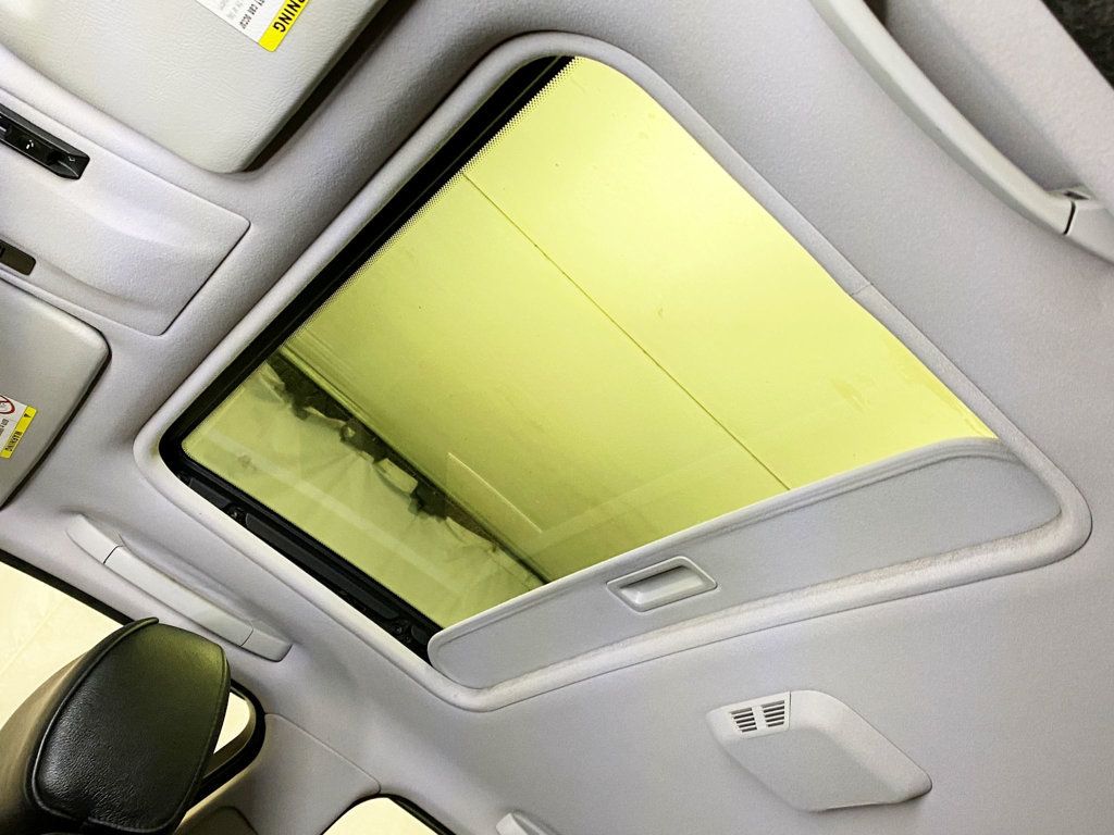 2004 BMW 3 Series 330xi - 22903619 - 30