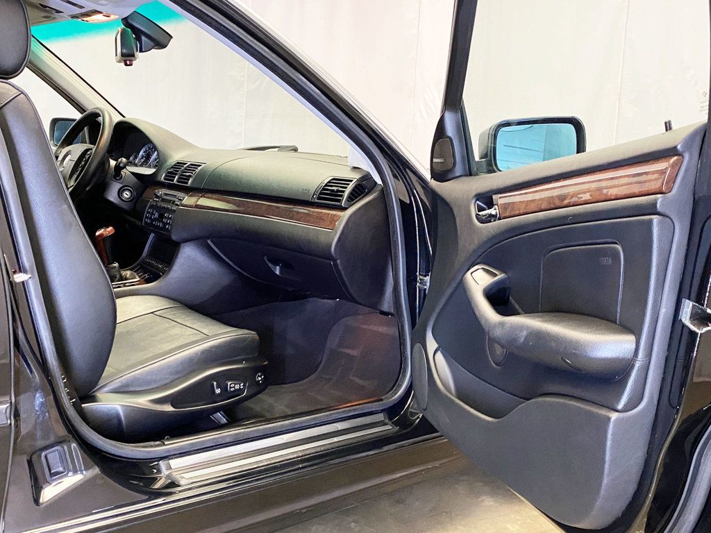 2004 BMW 3 Series 330xi - 22903619 - 31