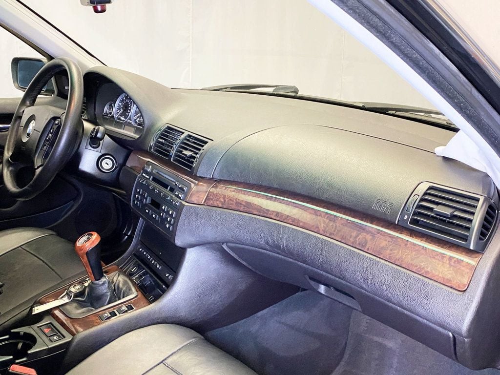 2004 BMW 3 Series 330xi - 22903619 - 34