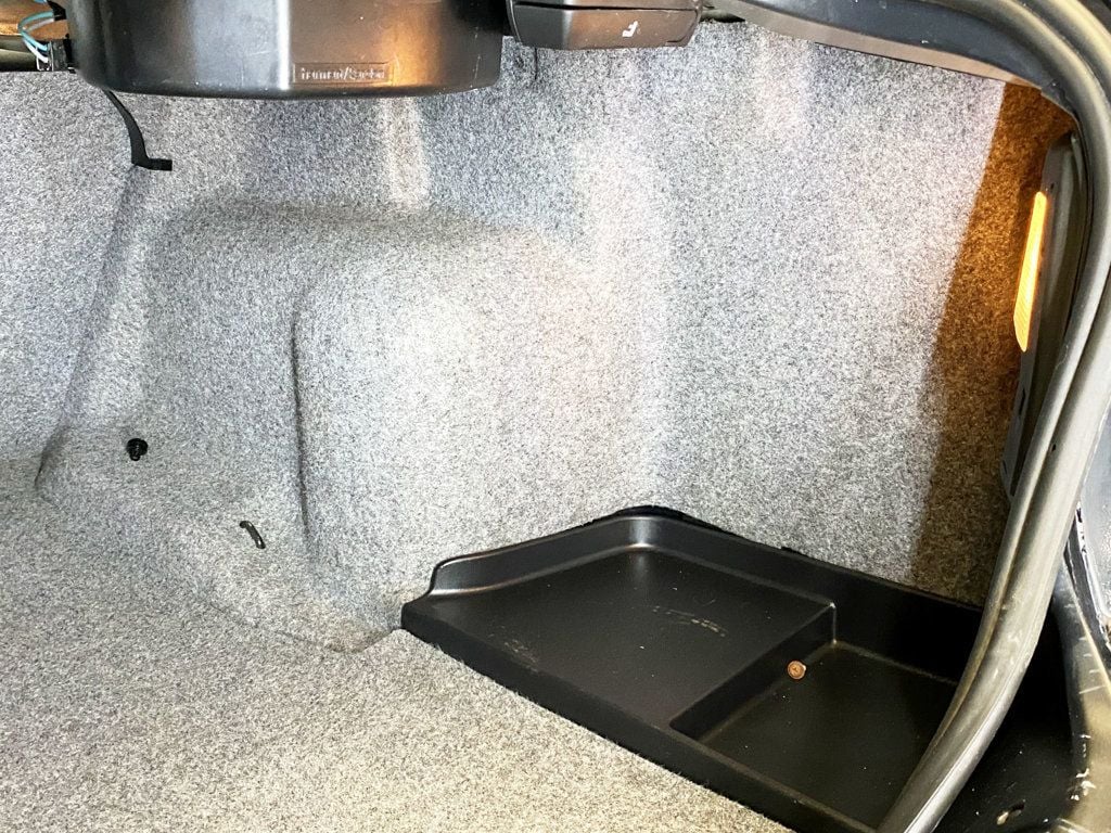 2004 BMW 3 Series 330xi - 22903619 - 45