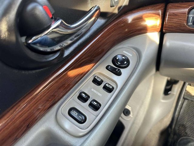 2004 Buick LeSabre 4dr Sedan Custom - 22968388 - 27