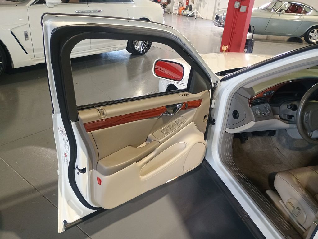 2004 Cadillac DeVille 4dr Sedan Clean Carfax Florida Car - 22973926 - 12