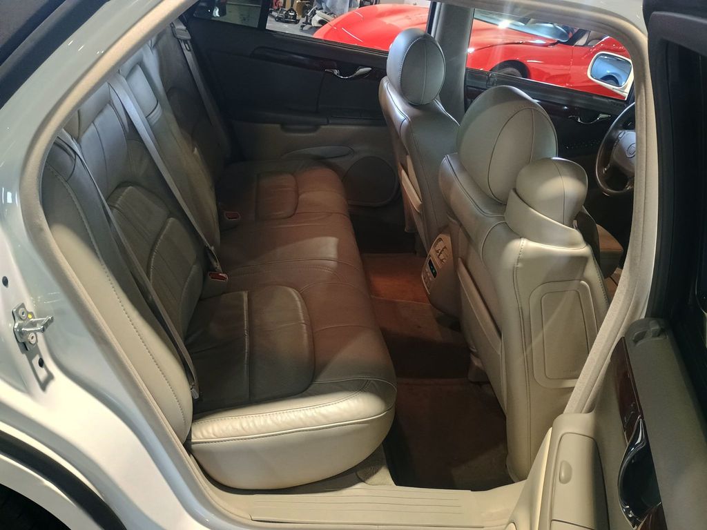 2004 Cadillac DeVille 4dr Sedan Clean Carfax Florida Car - 22973926 - 31