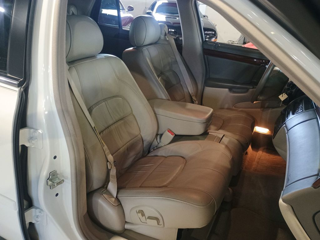 2004 Cadillac DeVille 4dr Sedan Clean Carfax Florida Car - 22973926 - 35