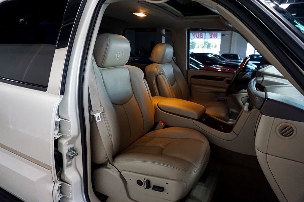 2004 Cadillac Escalade EXT *Escalade EXT* *AWD* *White Diamond* *Only 28k Miles* *Like New* - 23071373 - 20