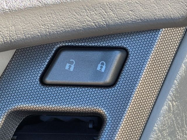 2004 Cadillac XLR 2dr Convertible - 22922502 - 33