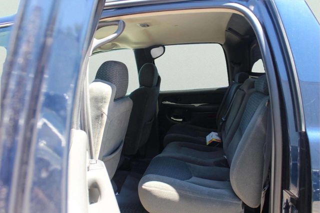 2004 Chevrolet Avalanche 1500 4dr 4WD Crew Cab SB - 23027929 - 6