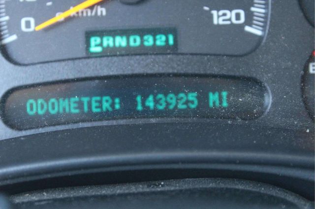 2004 Chevrolet Avalanche 1500 4dr 4WD Crew Cab SB - 23027929 - 8