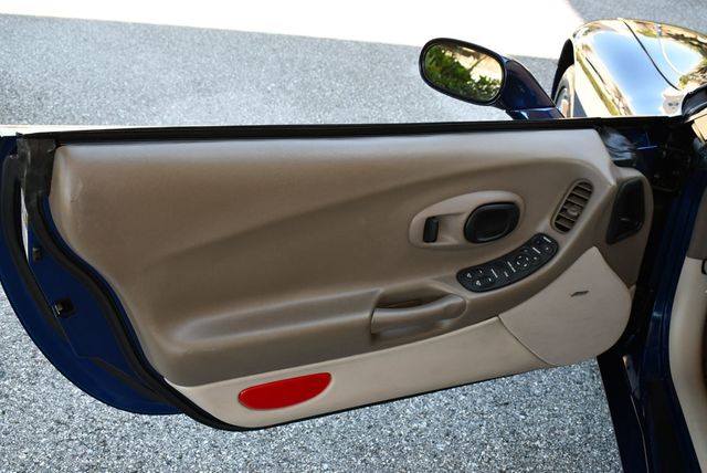 2004 Chevrolet Corvette 2 Door Coupe Lemans Commemorative Edition - 22950899 - 11