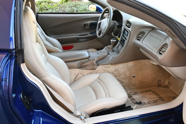 2004 Chevrolet Corvette 2 Door Coupe Lemans Commemorative Edition - 22950899 - 16