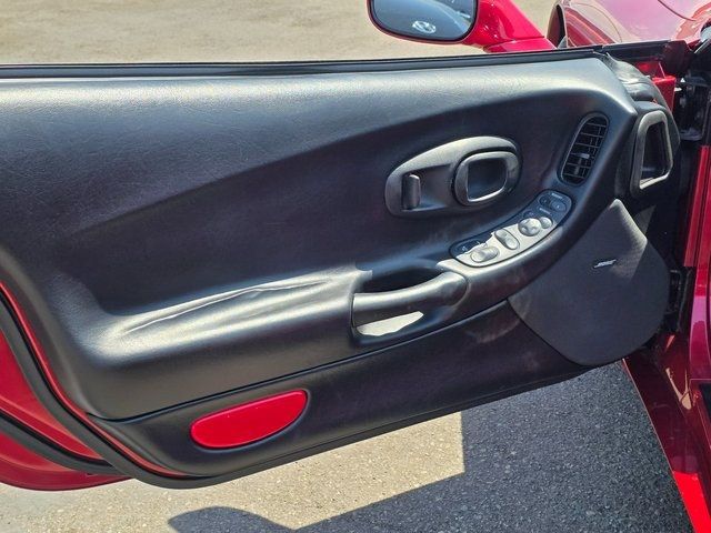 2004 Chevrolet Corvette 2dr Convertible - 22905066 - 24