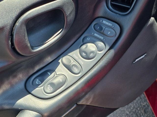 2004 Chevrolet Corvette 2dr Convertible - 22905066 - 25