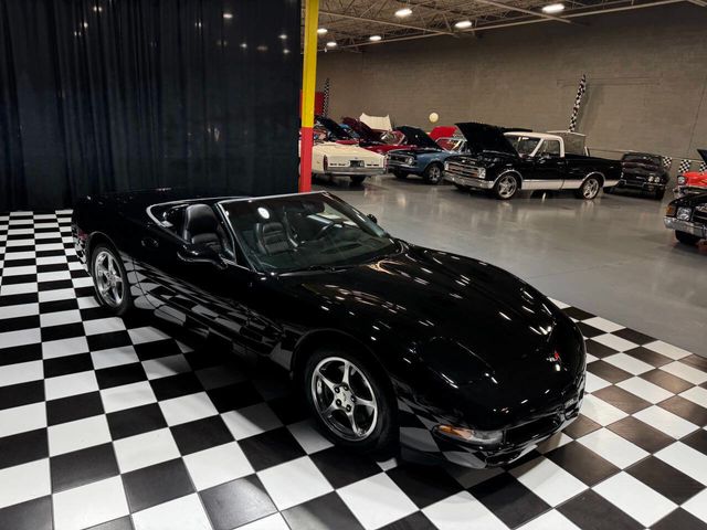 2004 Chevrolet Corvette 2dr Convertible - 22852081 - 24