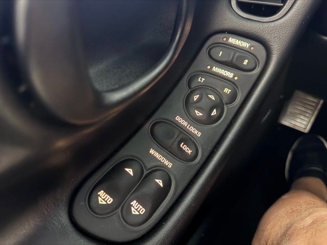 2004 Chevrolet Corvette 2dr Convertible - 22852081 - 64