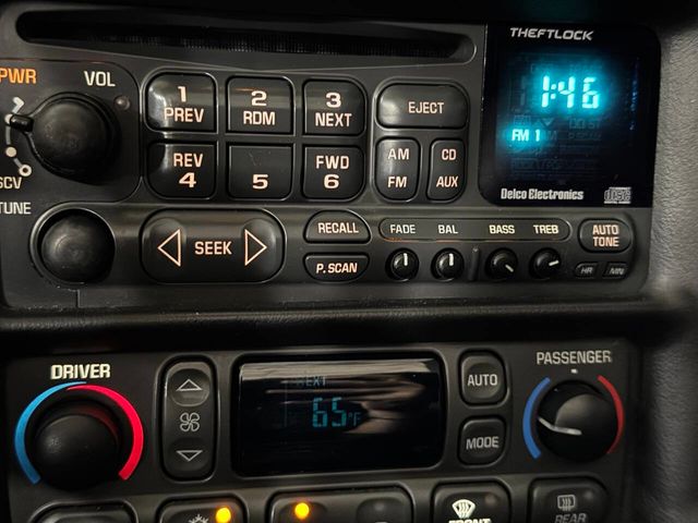 2004 Chevrolet Corvette 2dr Coupe - 22866747 - 24