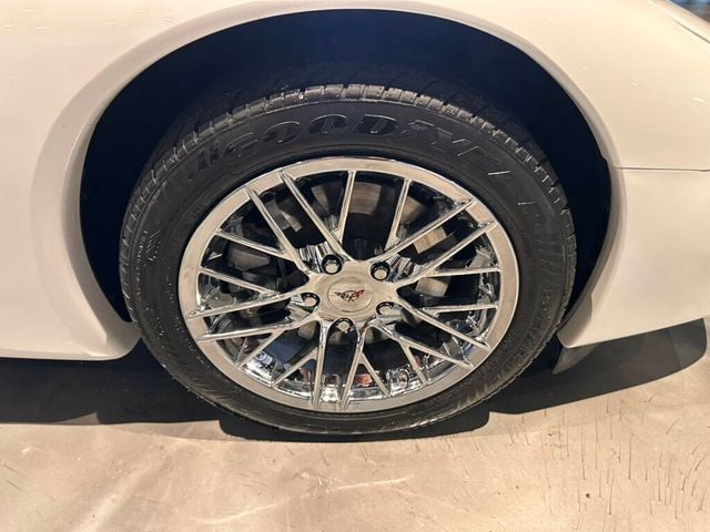 2004 Chevrolet Corvette Convertible/HeadUpDisplay/1SB EquipmentGroup/MemoryPkg/12DiscCD - 23012875 - 17