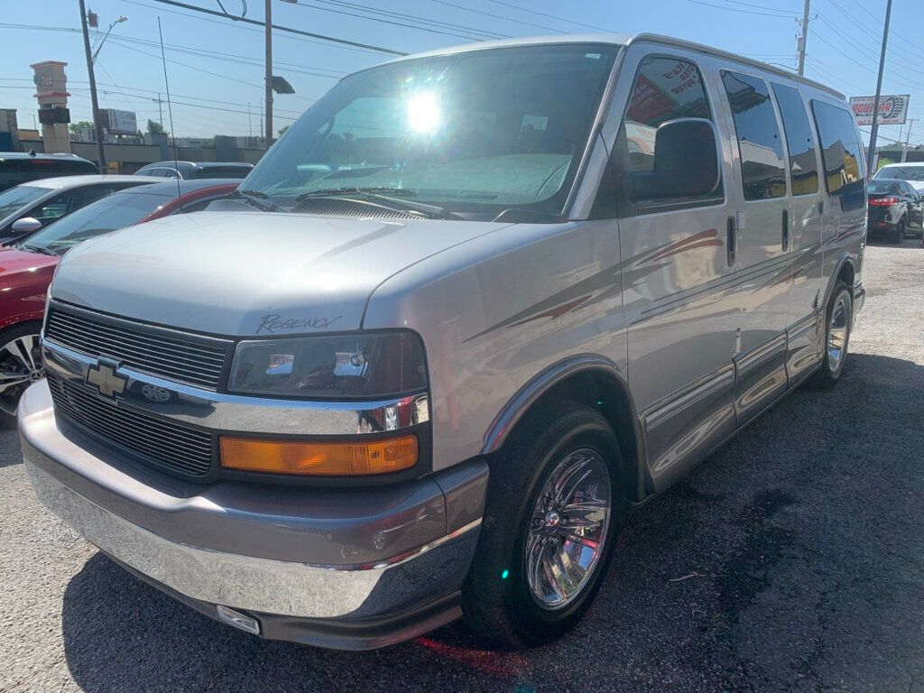 2004 Chevrolet Express Passenger 1500 photo 2