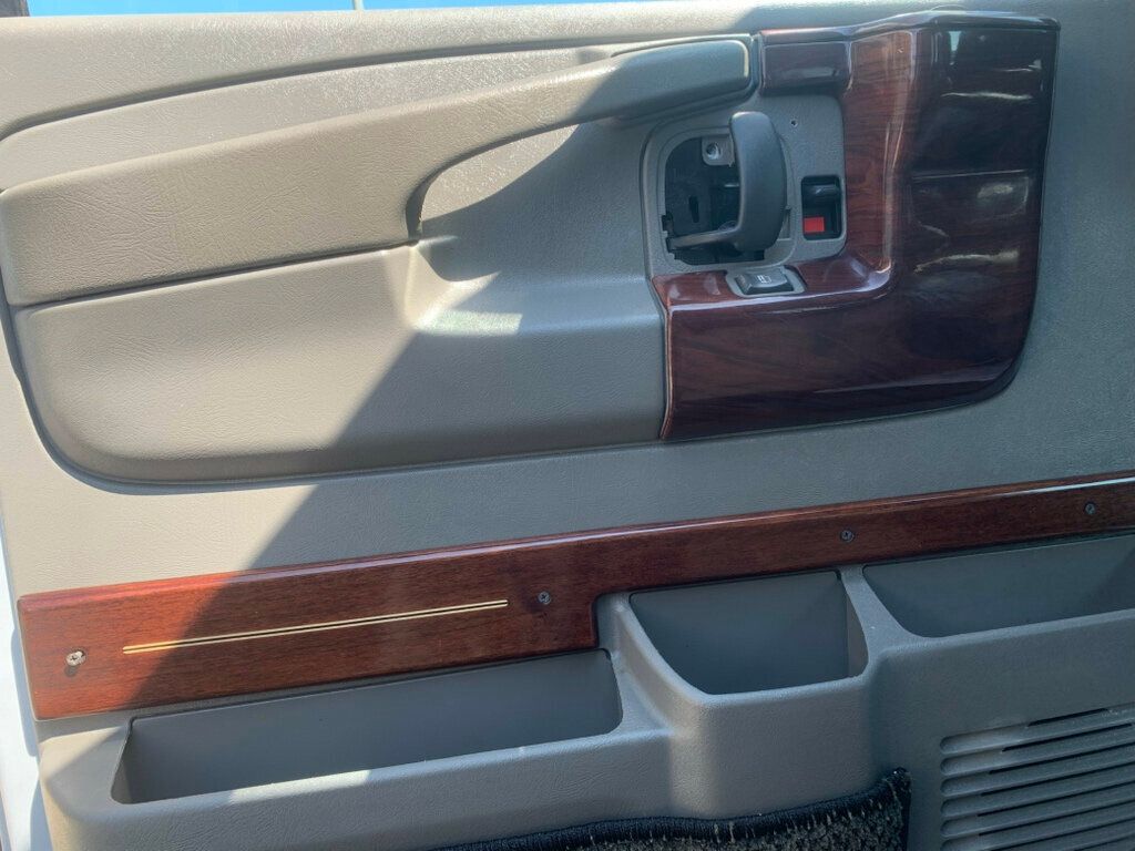 2004 Chevrolet Express Passenger 1500 photo 3
