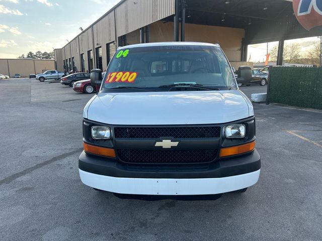 2004 Chevrolet Express Passenger 3500 155" WB RWD - 22945759 - 1