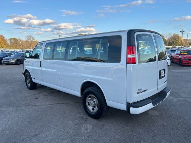 2004 Chevrolet Express Passenger 3500 155" WB RWD - 22945759 - 5