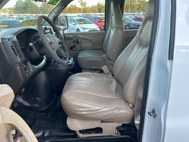 2004 Chevrolet Express Passenger 3500 155" WB RWD - 22945759 - 7