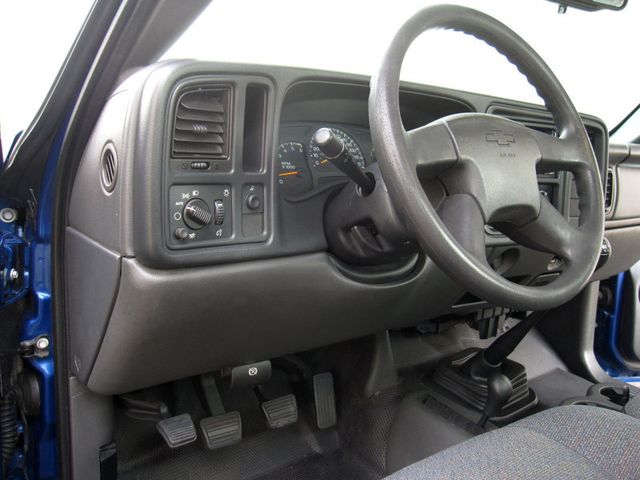 2004 Chevrolet Silverado 1500 Classic  - 22946779 - 19