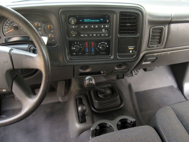2004 Chevrolet Silverado 1500 Classic  - 22946779 - 21