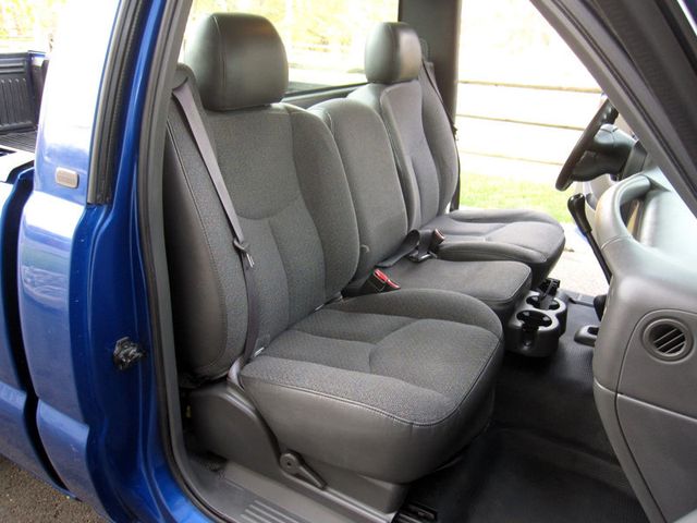2004 Chevrolet Silverado 1500 Classic  - 22946779 - 23