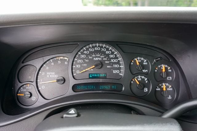 2004 Chevrolet Silverado 2500HD *8.1L V8* *4WD* *Long Bed* *West Cost Truck* - 23053626 - 21
