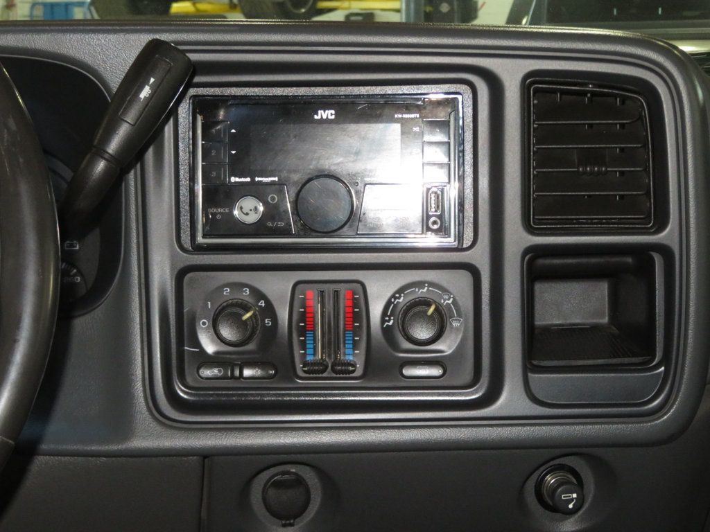 2004 Chevrolet Silverado 2500HD CREW CAB 4X4 2500 SILVERADO 2OWNER EXTRA CLEAN LIFTED  - 22977715 - 38