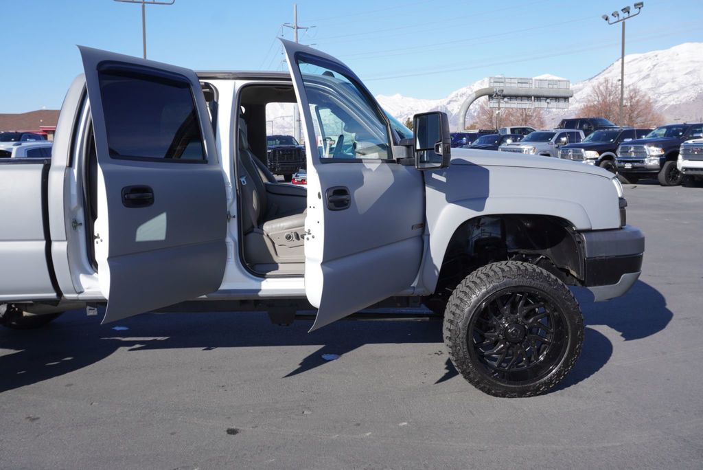 2004 Chevrolet Silverado 2500HD LT - 22781458 - 24