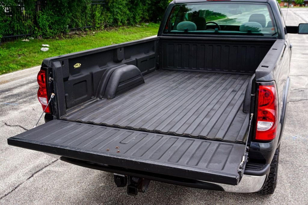 2004 Chevrolet Silverado 2500HD *Silverado 2500HD* *8.1L V8* *4WD* *Long Bed* *West Cost Truck* - 23053626 - 32