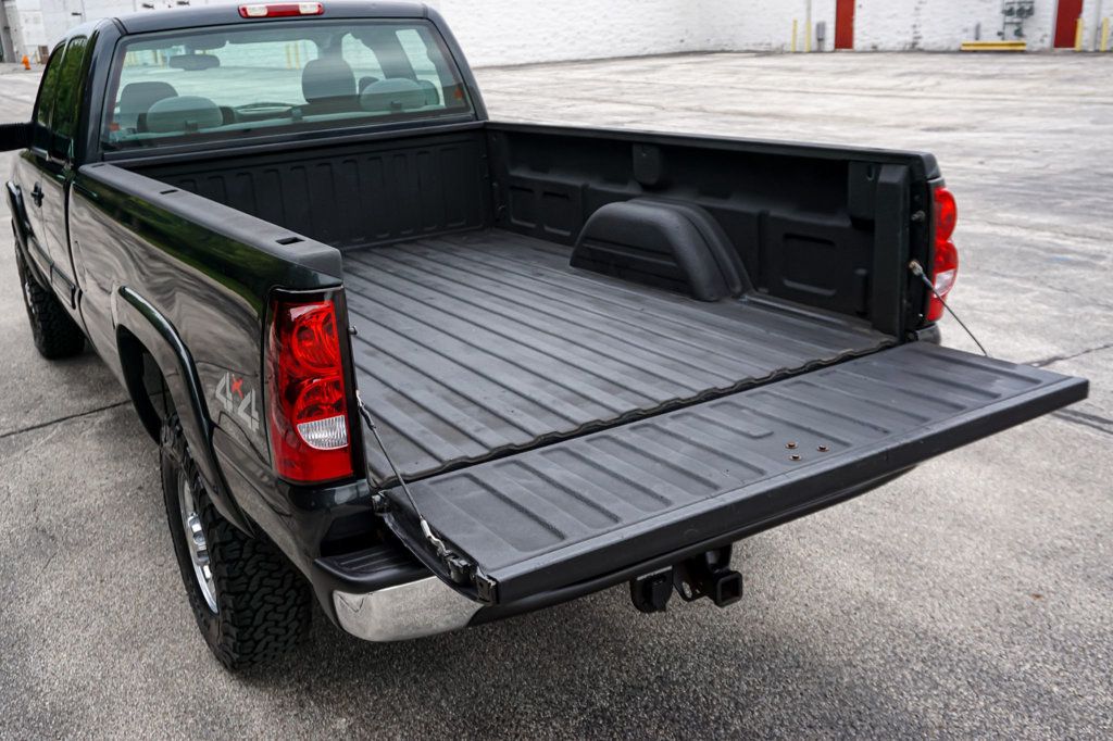 2004 Chevrolet Silverado 2500HD *Silverado 2500HD* *8.1L V8* *4WD* *Long Bed* *West Cost Truck* - 23053626 - 33