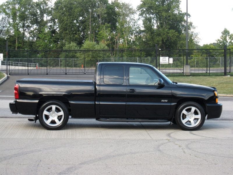 2004 Chevrolet Silverado SS photo 8