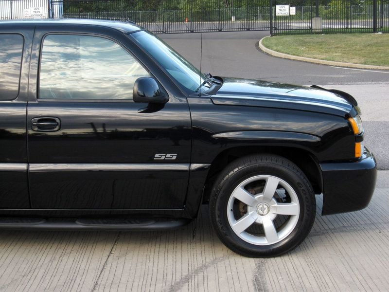 2004 Chevrolet Silverado SS photo 9