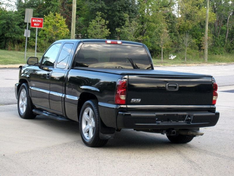 2004 Chevrolet Silverado SS photo 11