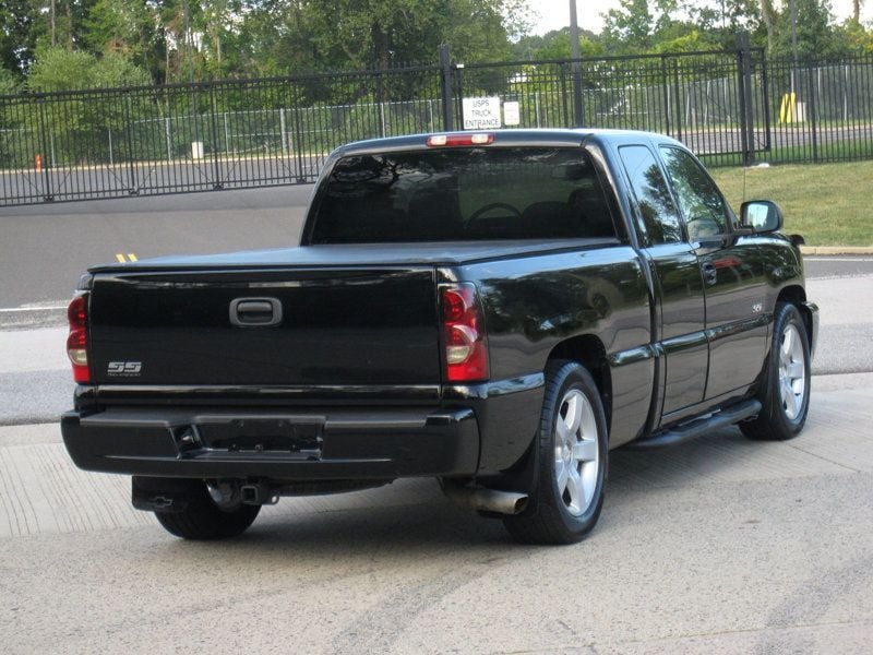 2004 Chevrolet Silverado SS photo 12