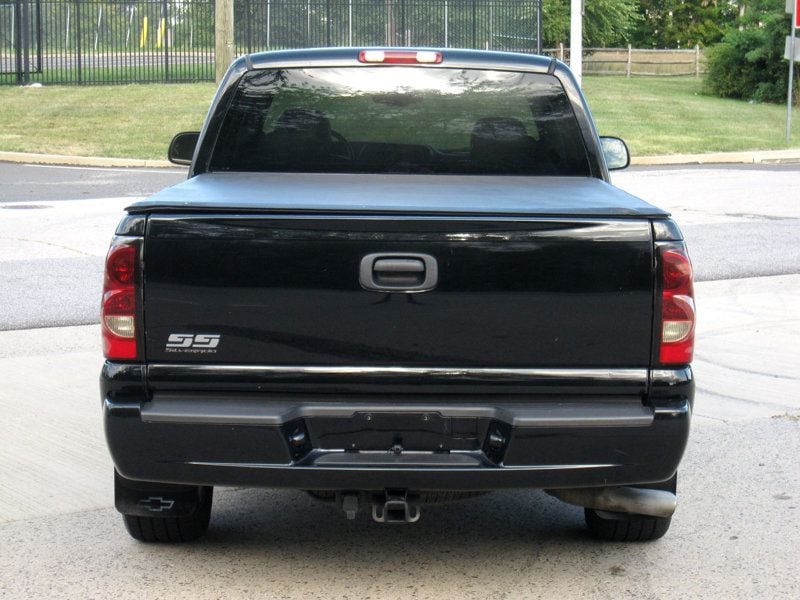 2004 Chevrolet Silverado SS photo 13