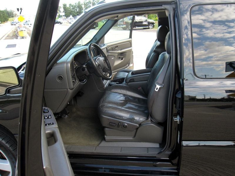 2004 Chevrolet Silverado SS photo 18
