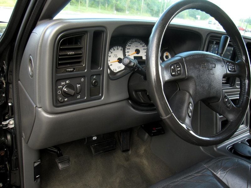 2004 Chevrolet Silverado SS photo 20