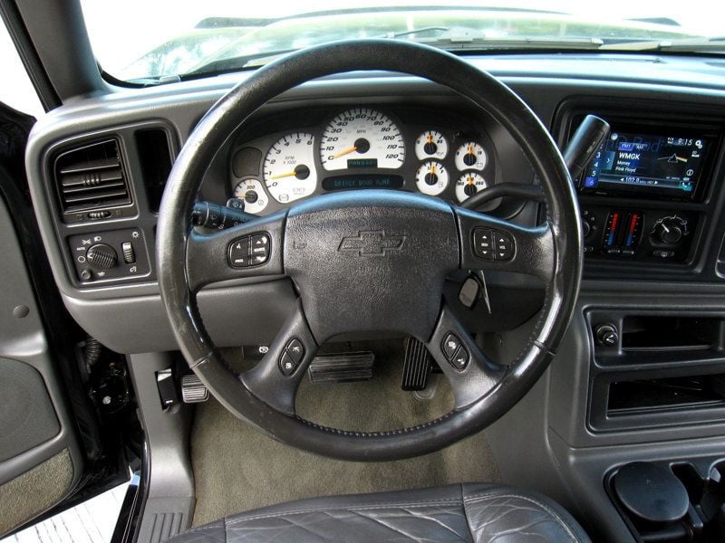 2004 Chevrolet Silverado SS photo 21