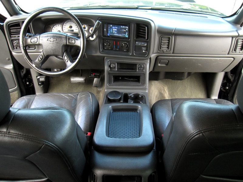 2004 Chevrolet Silverado SS photo 22
