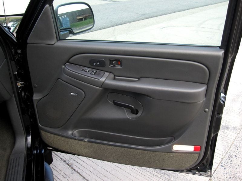 2004 Chevrolet Silverado SS photo 25