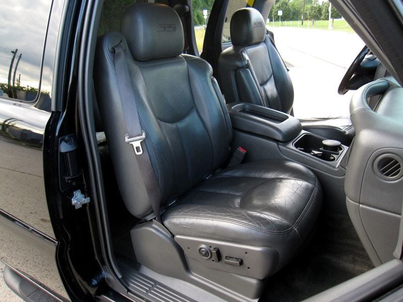 2004 Chevrolet Silverado SS photo 26