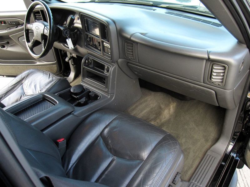 2004 Chevrolet Silverado SS photo 27