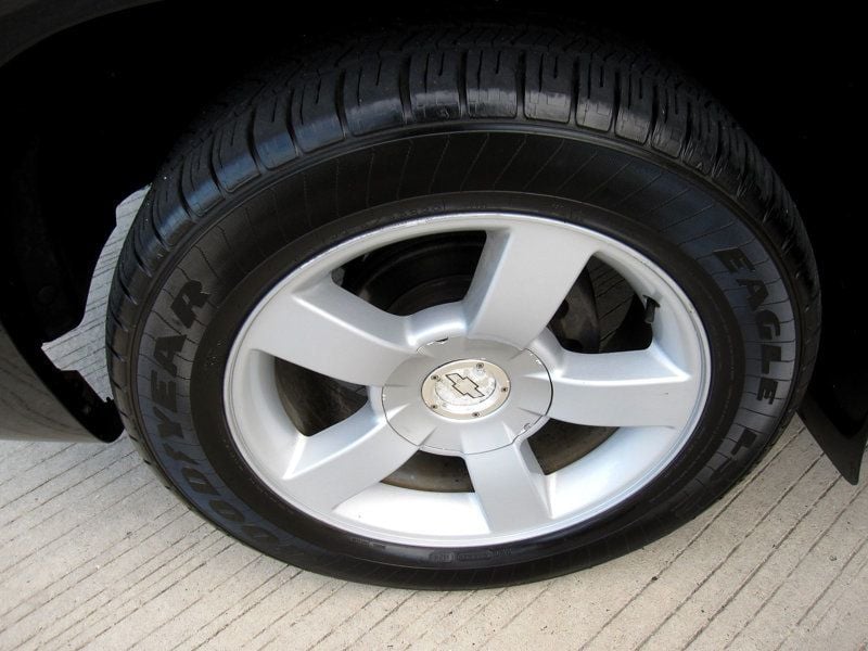 2004 Chevrolet Silverado SS photo 36