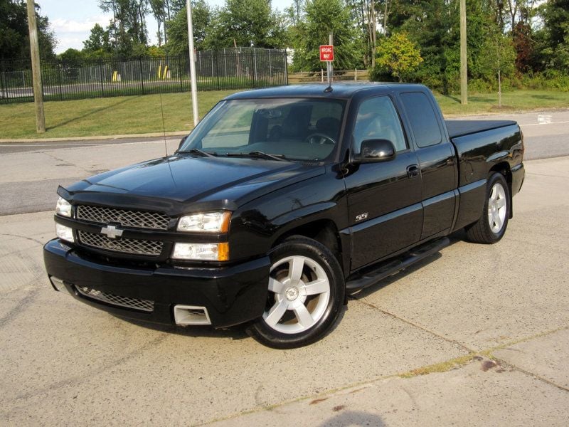 2004 Chevrolet Silverado SS photo 2